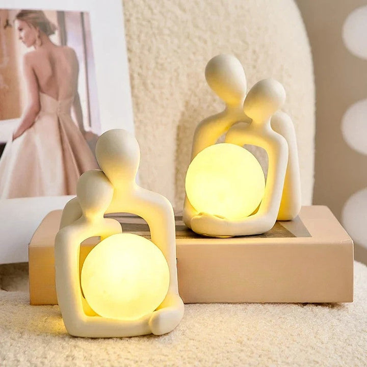 Modern keramisch sfeerlicht LunaGlow, perfecte verlichting en decoratie voor een warme woonkamer.