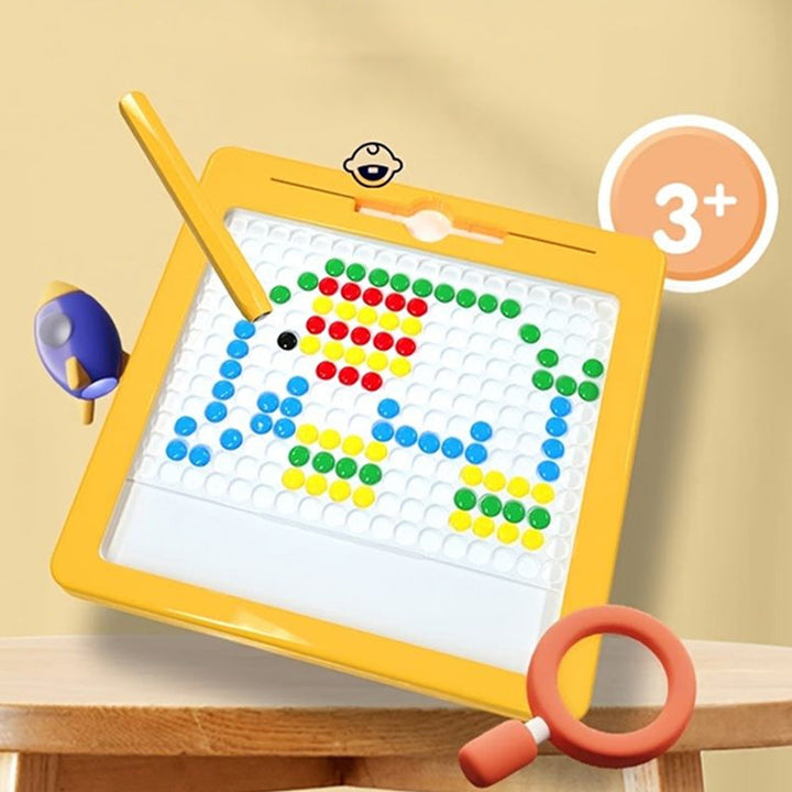 Magneetbord met pennen en kralen, perfect voor jonge kinderen om te tekenen en hand-oogcoördinatie te oefenen.