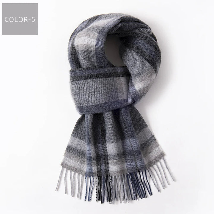 Trendy geruite herensjaal, een warm en stijlvol winteraccessoire voor modebewuste mannen.