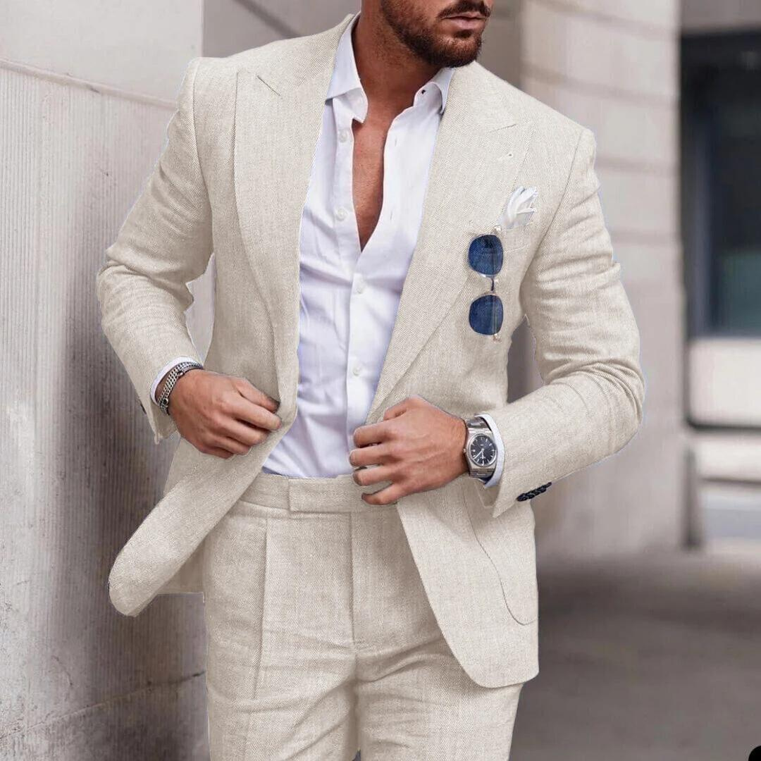 Elegant lichtblauw linnen herenpak, geschikt als trouwpak of feestkleding voor warme dagen.