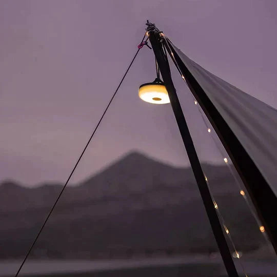 Duurzame LED buitenverlichting, waterdicht en flexibel, met powerbank voor urenlang licht.