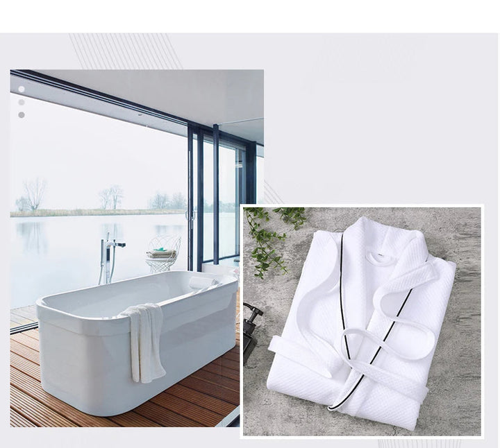 Donkerblauwe luxe heren badjas, gemaakt van zachte stof voor ultiem comfort en ontspanning.