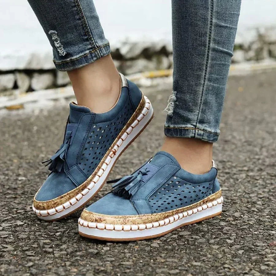 Rode orthopedische AirComfort damesschoenen, perfect voor wandelen en zomerse dagen.
