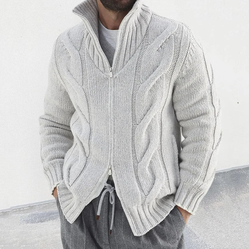 Casual gebreid herenvest met hoge halskraag en ritssluiting, een stijlvolle toevoeging aan je winterkleding.