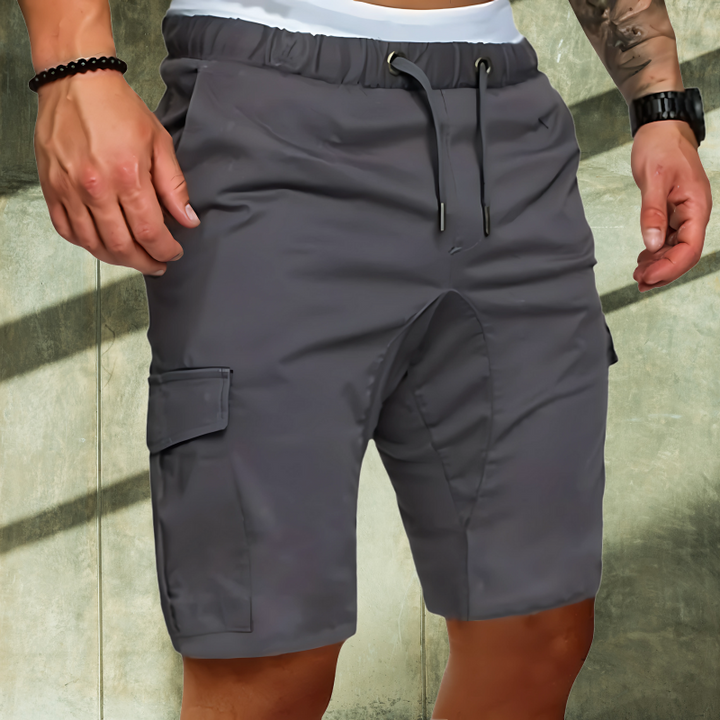 JEN heren cargo shorts in stijlvolle snit, perfect voor een comfortabele en trendy zomeroutfit.