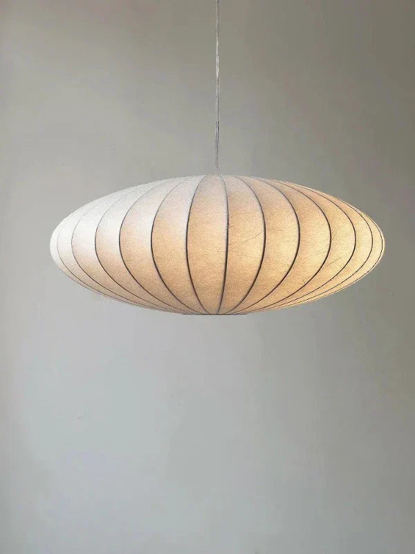 Moderne zijden hanglamp "SilkCrown" met sprankelende kristallen voor sfeervolle, luxe interieurverlichting.
