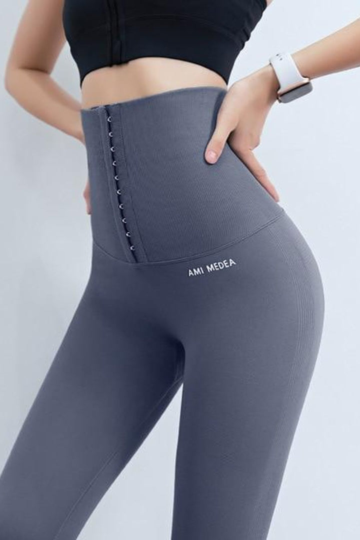 Dames yoga legging, high waist en compressie voor comfort, stijl en flexibiliteit.