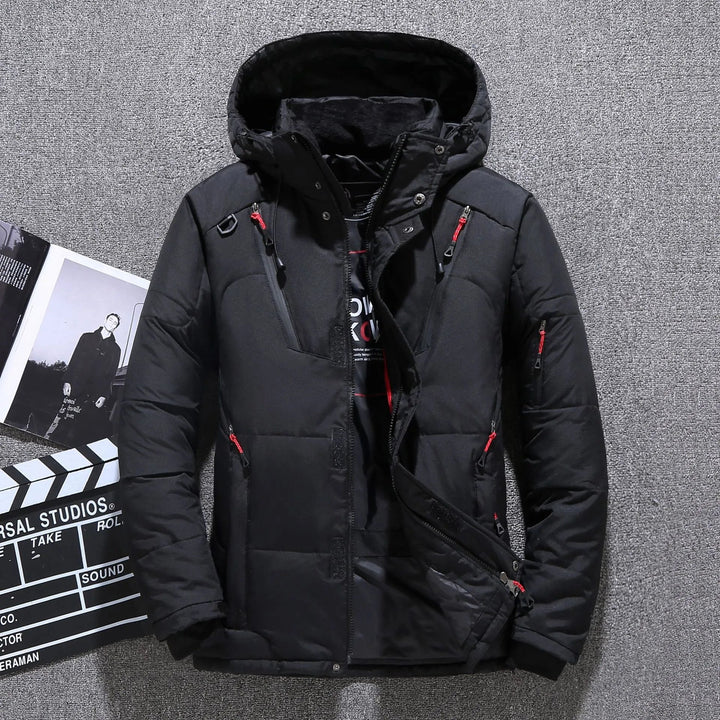Stijlvolle herenjas, warme pufferjas met capuchon, essentieel voor winterkleding.