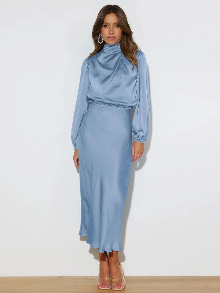 Elegante dames avondjurk van soepel satijn, perfect voor formele gelegenheden zoals gala of chique evenementen.