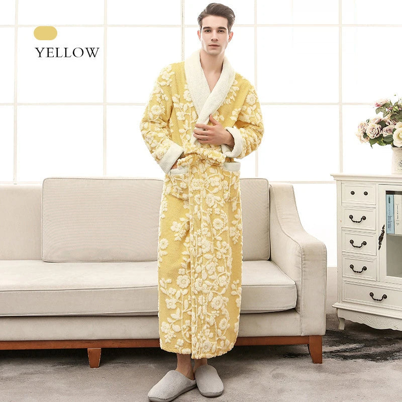 Gezellige heren ochtendjas met jacquard dessin, een zachte fleece badjas voor thuiscomfort.