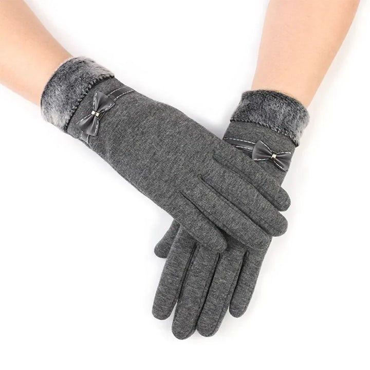 Warme dames winterhandschoenen met touchscreen vingertoppen, ideaal voor buiten.
