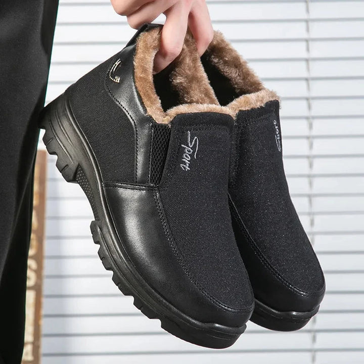 Stijlvolle bruine heren instappers, voor een casual look met extra warmte in de winter.