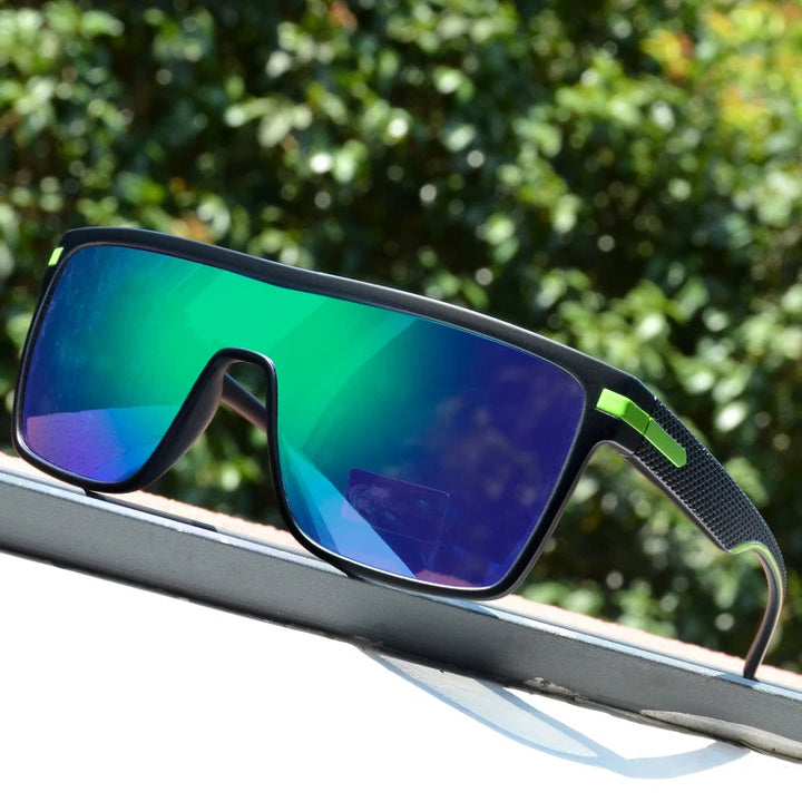 Premium gepolariseerde heren zonnebril, vierkant design. Comfortabel eyewear met UV400 filter.