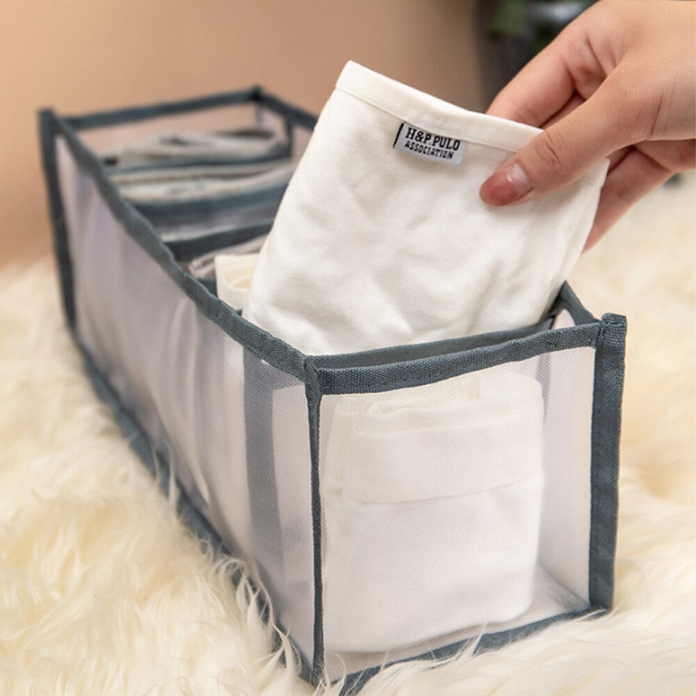 De universele kleding organizer zorgt voor een opgeruimd interieur en optimaal overzicht in de kast.
