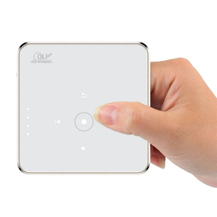 Compacte draagbare miniprojector met smart touch bediening, ideaal voor thuisbioscoop en buiten entertainment.