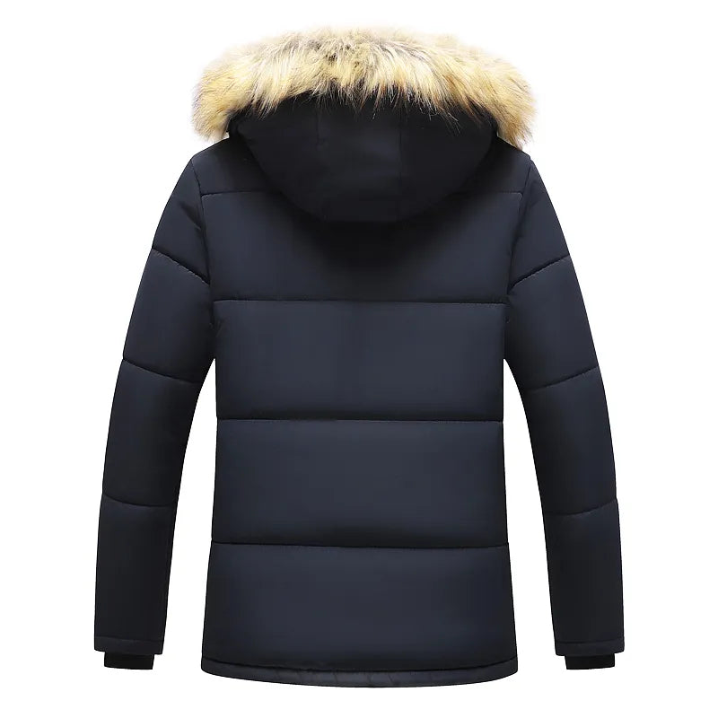 Warme heren winterparka met capuchon, ideaal als beschermende bovenkleding voor de winter.