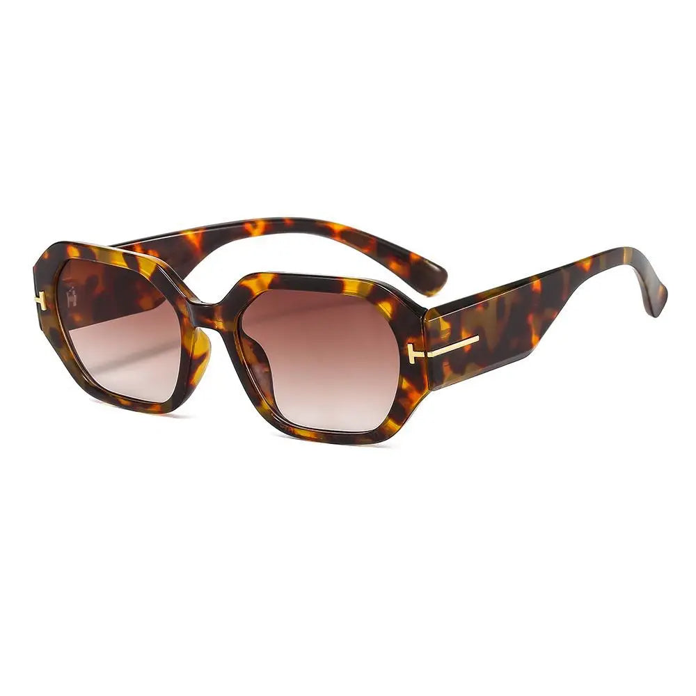 Stijlvolle vierkante dames retro zonnebril met UV400, een must-have mode accessoire.