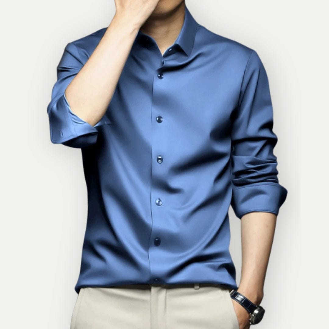Detail van de stof van het comfortabele anti-kreukel herenoverhemd slim fit.