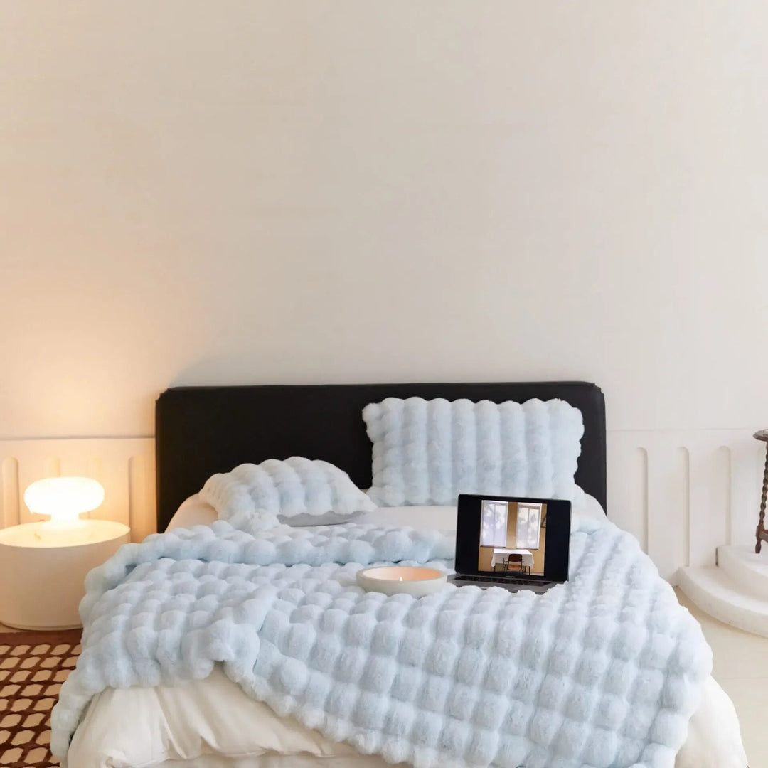 Warme pluche deken voor woonkamer of slaapkamer. Voeg comfort en zachtheid toe aan je interieur.