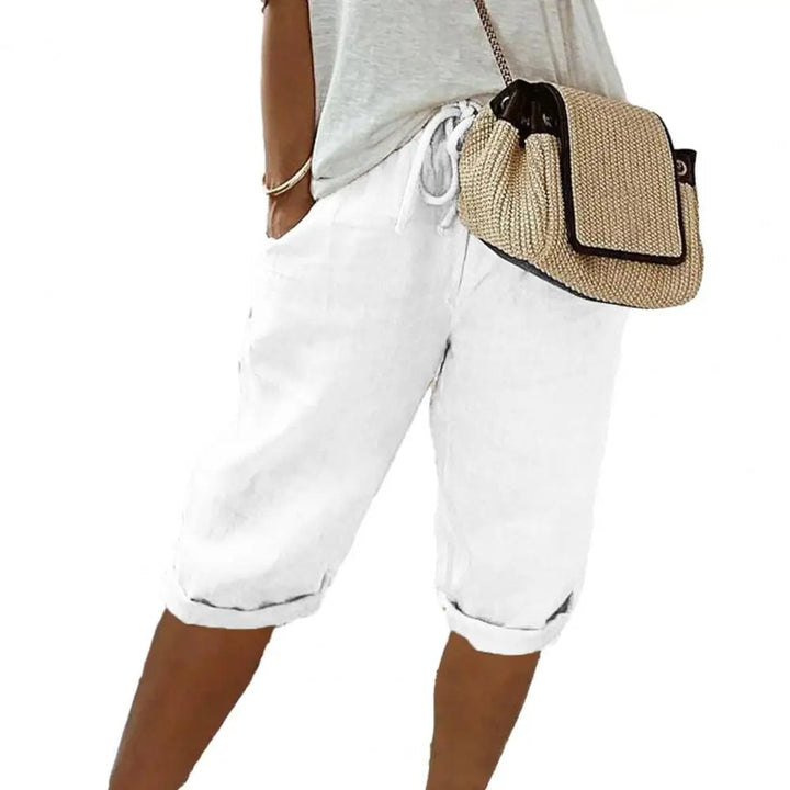 Casual dames kniebroek met elastische taille en vintage look, comfortabel voor diverse zomeractiviteiten.