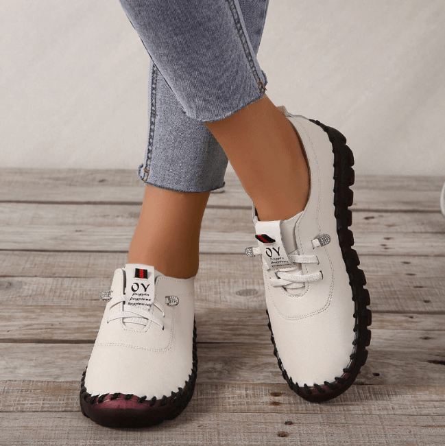 Comfortabele orthopedische instappers voor dames, met flexibele zool voor extra loopgemak.