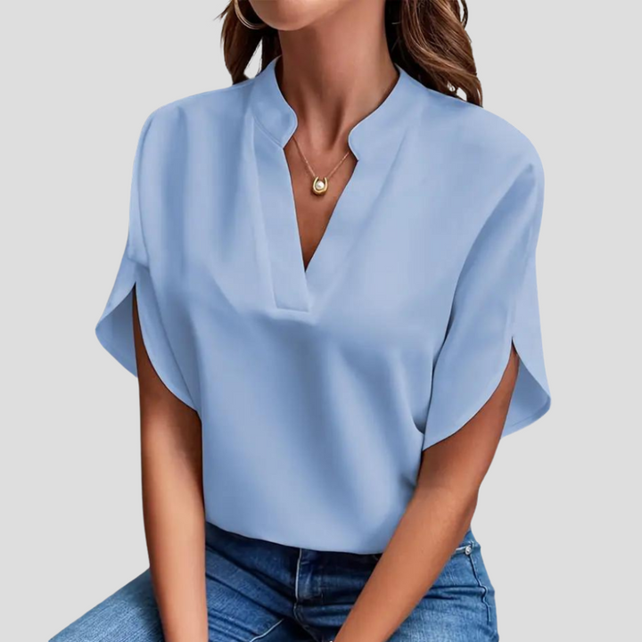 Modieuze damesblouse met V-hals en korte mouwen, een luchtige en lichte zomerblouse voor elke gelegenheid.