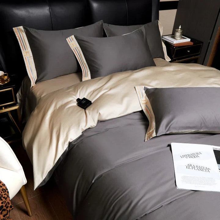 Elegant satijnen beddengoed set, perfect voor een stijlvolle en luxe slaapkamerinrichting.