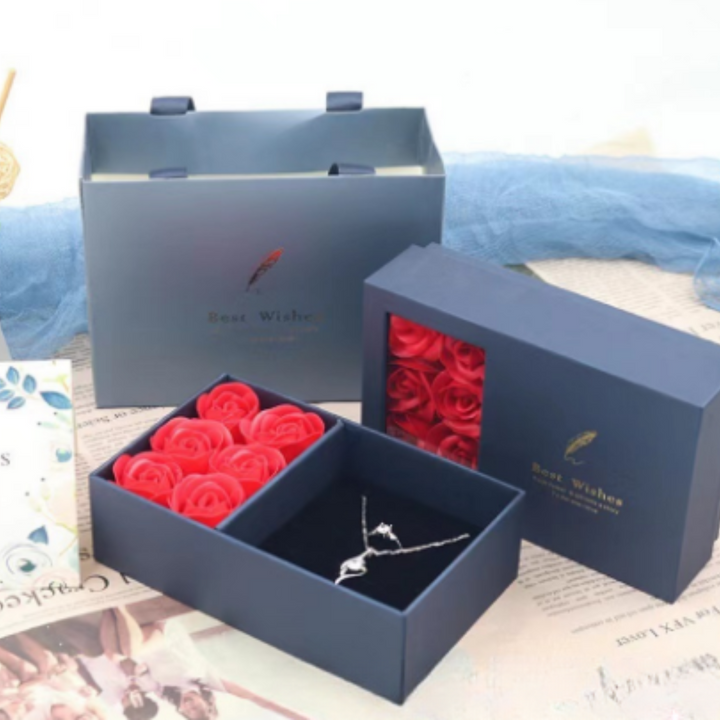 Modieuze dames vlinder ketting met glinsterende zirconia, een chic sieraad dat elke outfit compleet maakt.