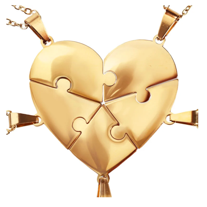 Gouden look familie puzzelketting, gegraveerd met initialen en datums.