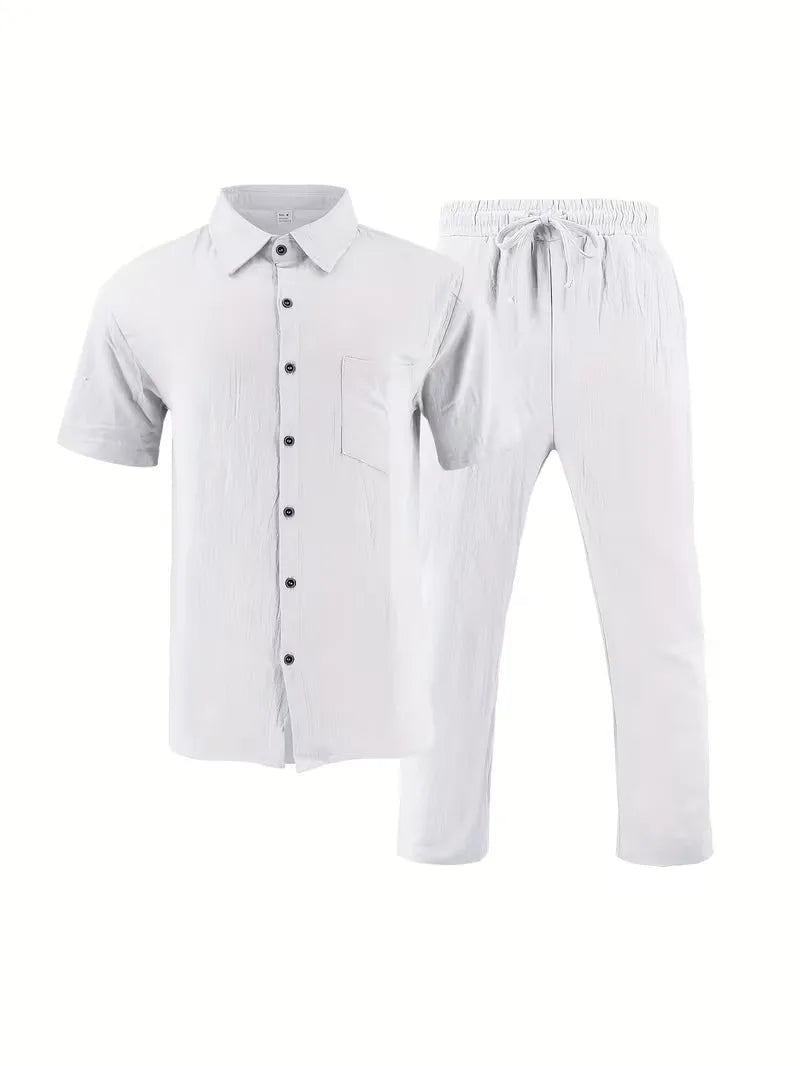 Stijlvolle heren zomerset: V-hals shirt korte mouwen & rechte pijpen broek, perfect voor warme avonden.