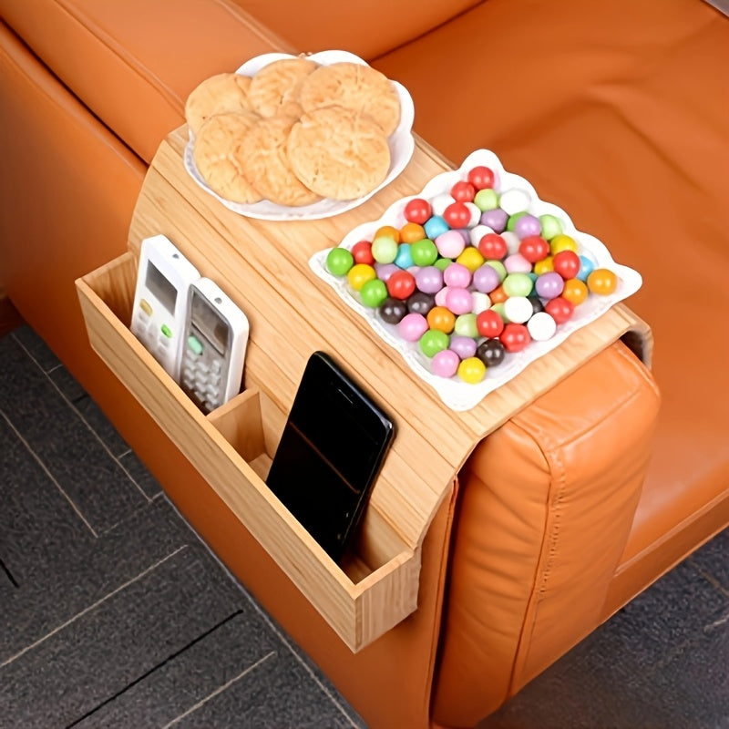 Stijlvol armleuning dienblad van natuurlijk hout, compact en functioneel voor elk type bank of sofa.