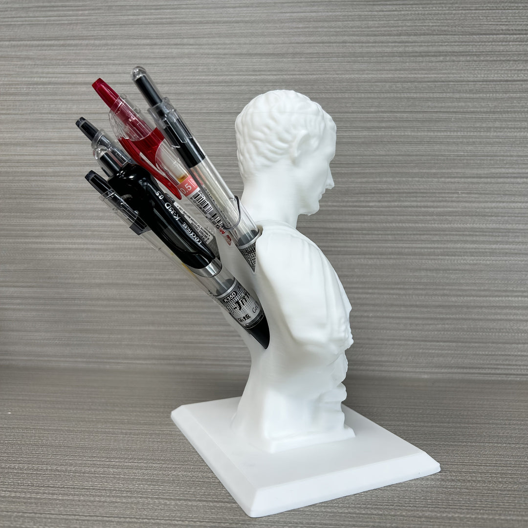 Gedetailleerde Julius Caesar pennenhouder van PLA. Een unieke bureau organizer en kantoor decoratie.