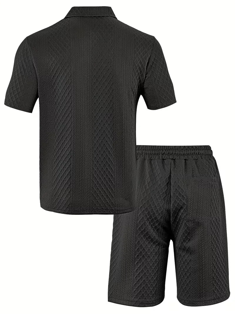 Modieuze heren zomer set met diamantpatroon: polo met rits & shorts. Ideaal voor warme dagen.