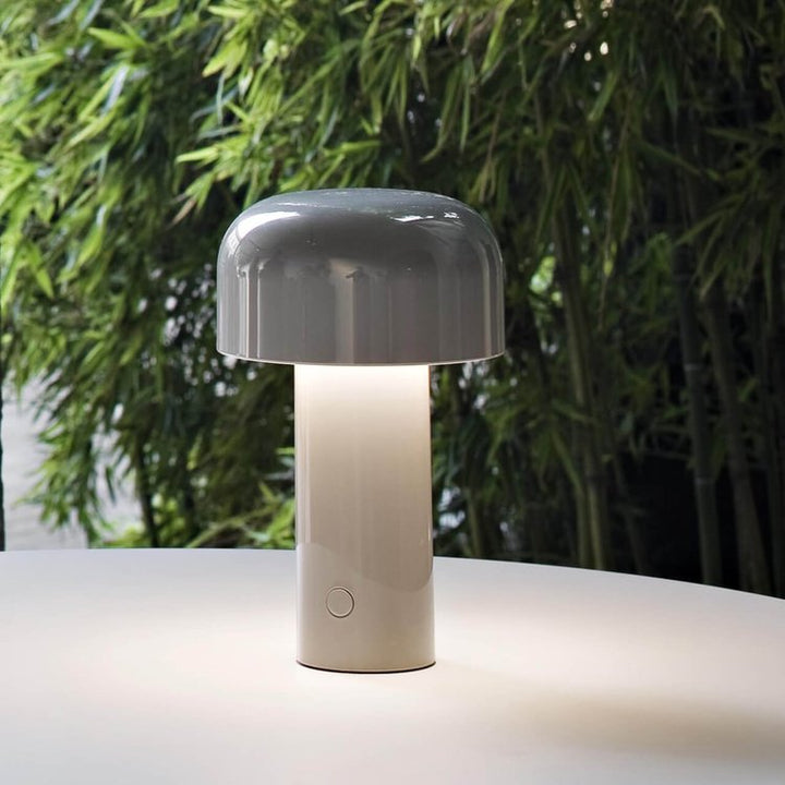 Luminor LED touch lamp voor interieur, dimbaar in drie kleuren, met een modern draadloos design.
