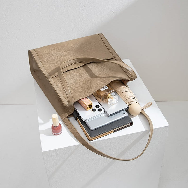 Modieuze schoudertas voor dames, robuust en waterafstotend, een duurzaam accessoire.