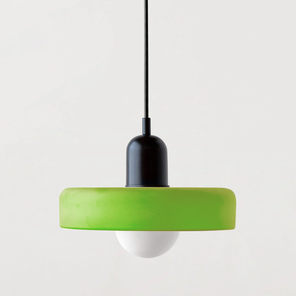 Kunstzinnige hanglamp ColorLoop: Bauhaus design, glas & metaal, warme sfeerlicht.