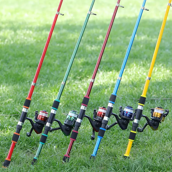 Kwalitatieve telescopische vishengel van 1,8m met soepele spinningreel, klaar voor elk visavontuur.