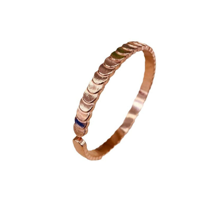 Luxe dames armband, trapvormige roodkoperen bangle. Glanzend elegant cadeau-idee voor stijlvolle vrouwen.