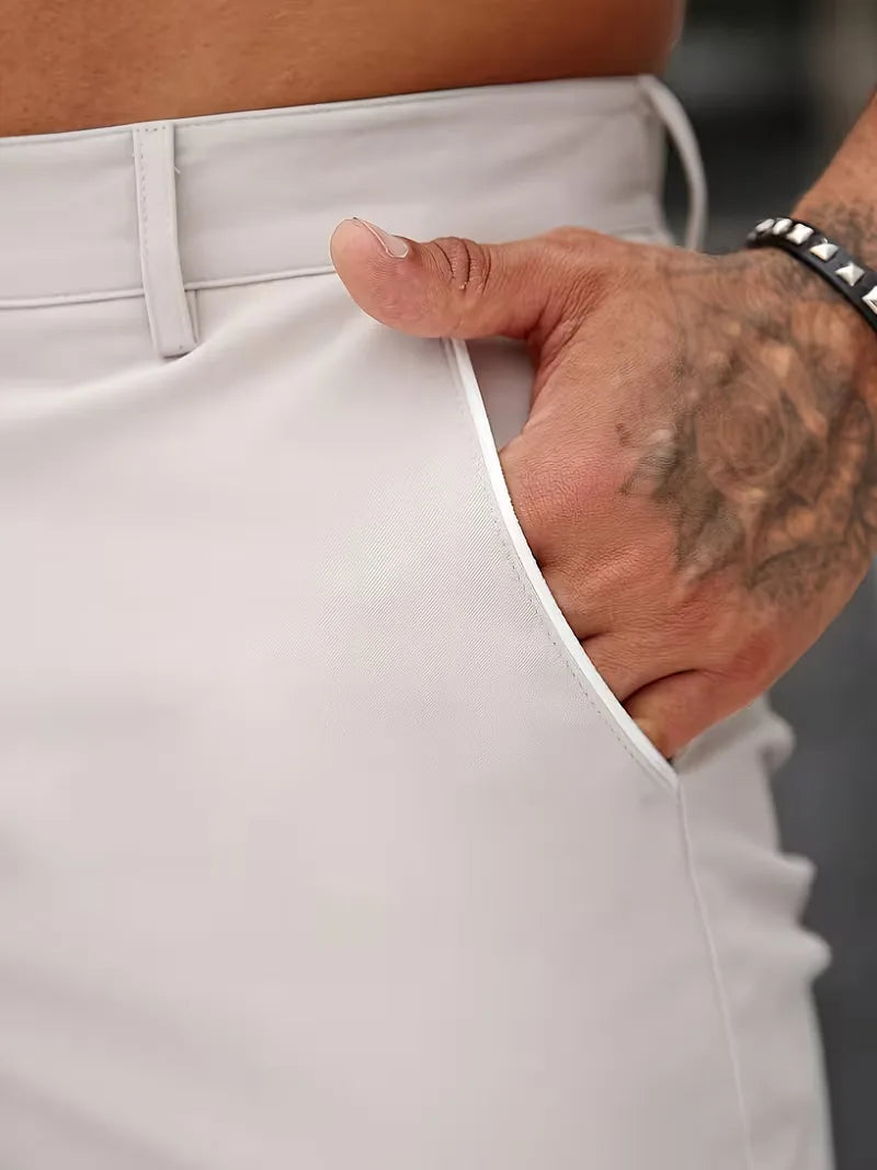 Veelzijdige beige regular fit heren chino shorts, perfect voor zomerse avonturen en ontspanning.