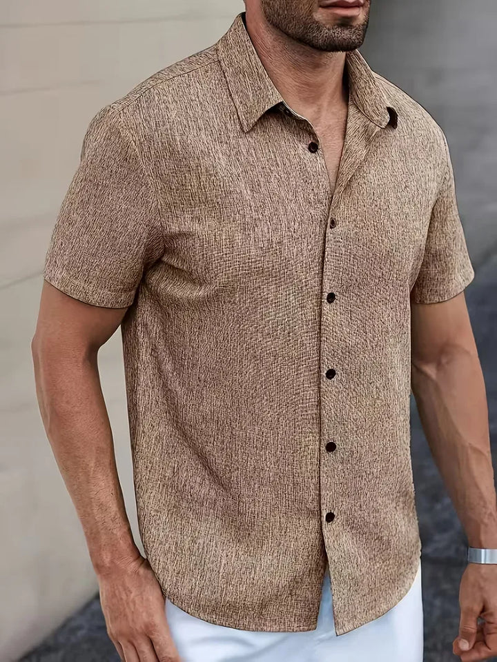 Herenmode: comfortabel grijs casual overhemd met V-hals en korte mouwen voor elke zomerse gelegenheid.