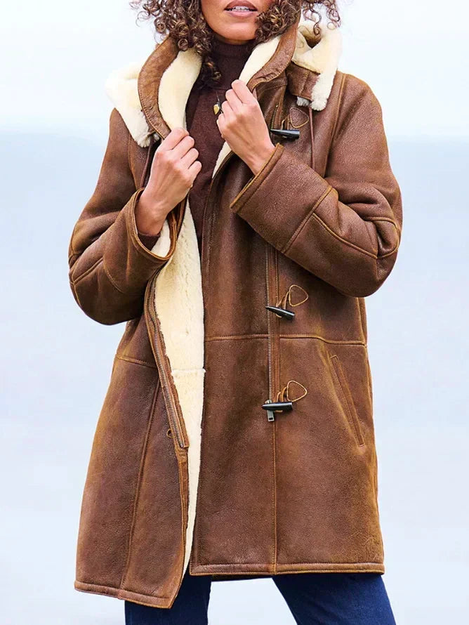 Elegante bruine dames winterjas met capuchon, warm en stijlvol voor koud weer.