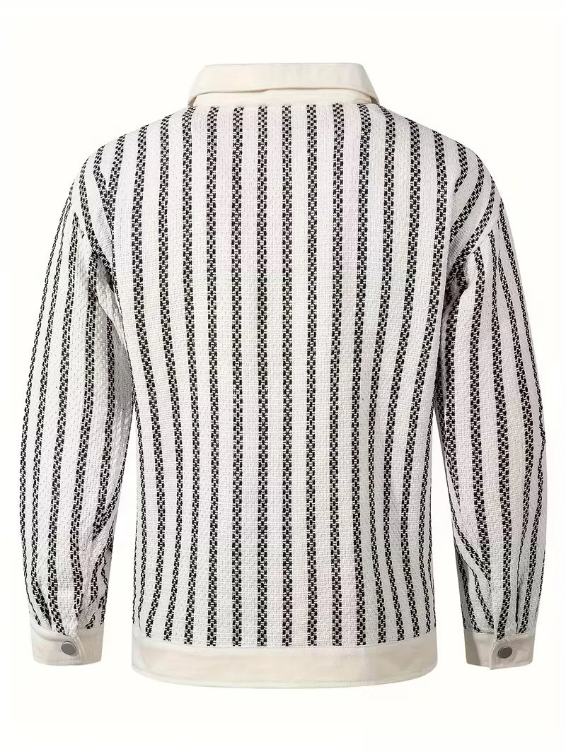 Modieus gestreept heren voorjaarsjasje, lange mouwen, trucker stijl. Comfortabele button-up outerwear.