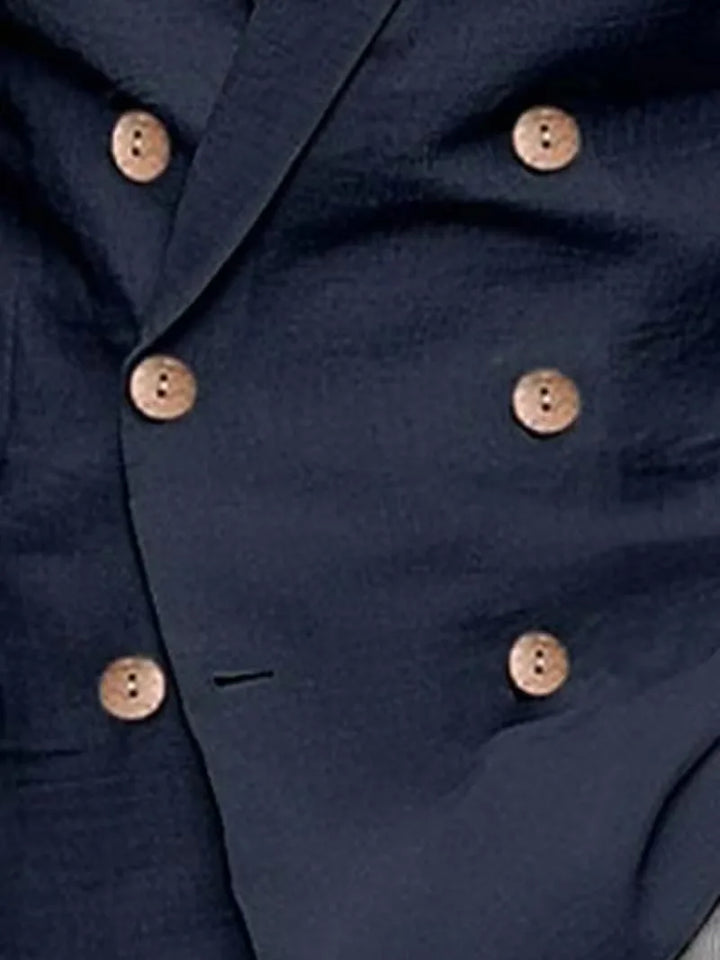 Klassieke double-breasted slim fit heren blazer, gemaakt van linnen met prominente houten knopen, voor een tijdloze stijl.