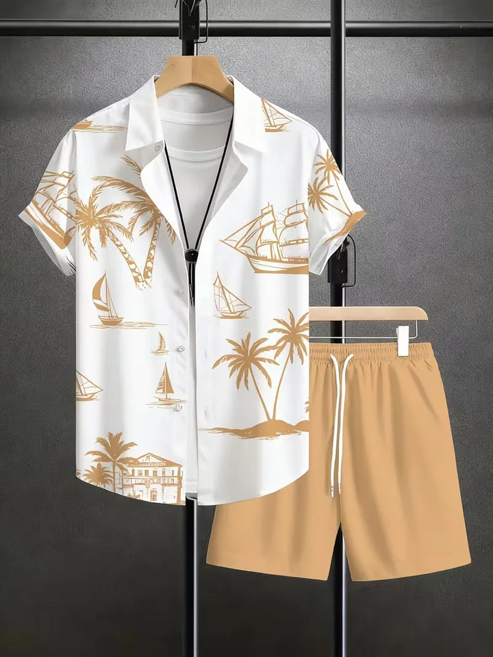 Comfortabele heren set: abrikoos shirt met korte mouwen en tropische print shorts voor zomerse dagen.
