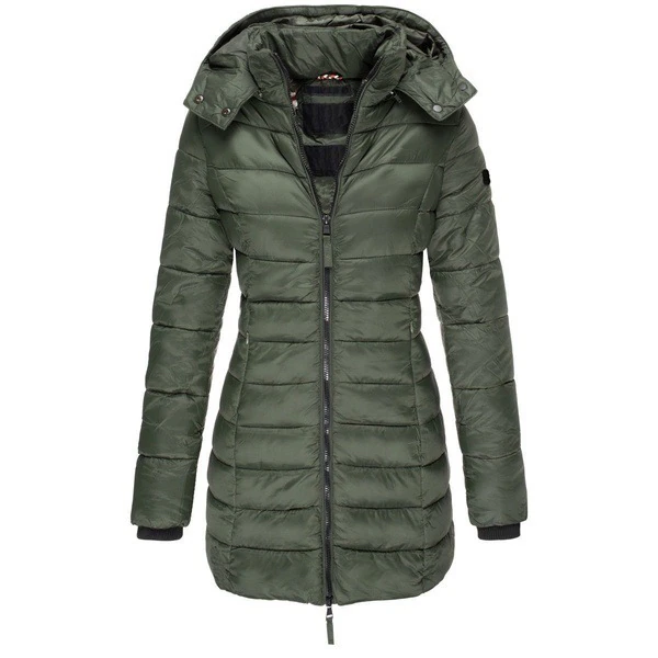 Achterzijde van de getailleerde dames winterjas. Comfortabele en warme jas voor een elegante winterkleding look.