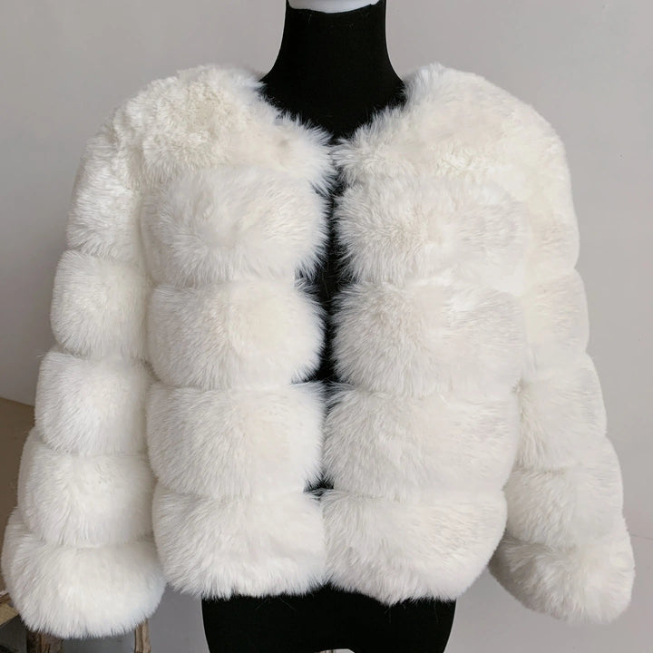 Dames winterjas in tijdloos zwart. Elegant en warm, comfortabele bovenkleding voor elke winteroutfit.