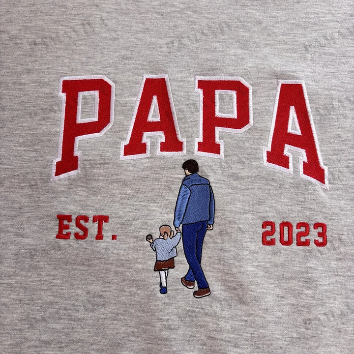 Gepersonaliseerde DadStitch sweatshirt met geborduurde foto, een blijvende herinnering voor vader.