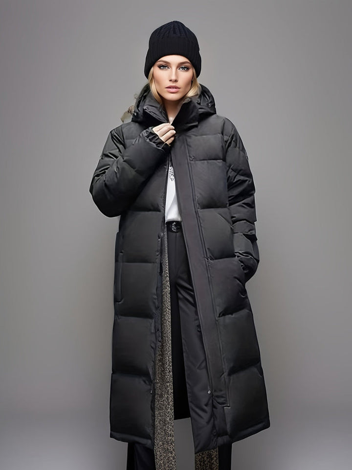 Lange zwarte dames parka pufferjas, warm en stijlvol voor winter, ideaal voor outdoorkleding.