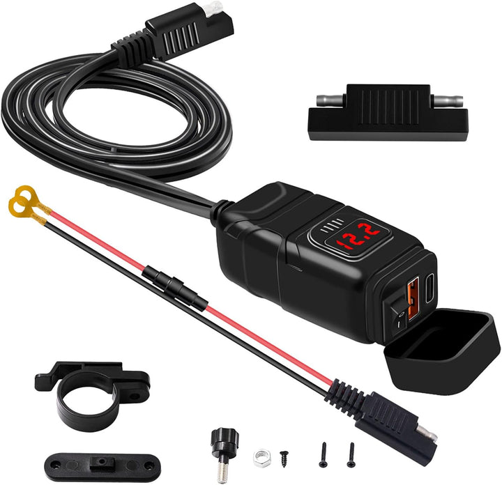 Motorfiets USB C snellader met voltmeter voor het opladen van mobiele telefoons en gadgets onderweg.