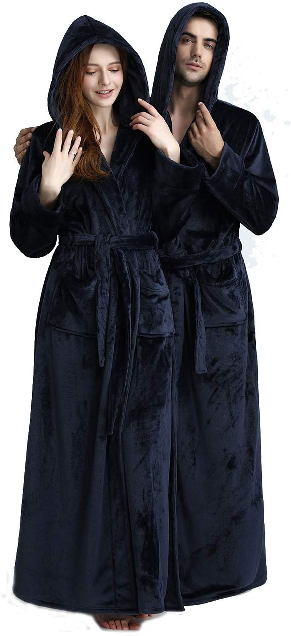 Zachte ochtendjas van pluizig fleece, unisex model met handige capuchon.